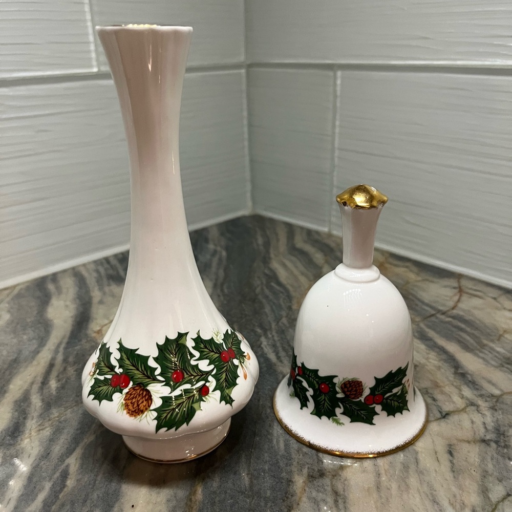 Christmas Queens Yuletide Holly Flower Bud Vase 7'' and bell Rosina China
